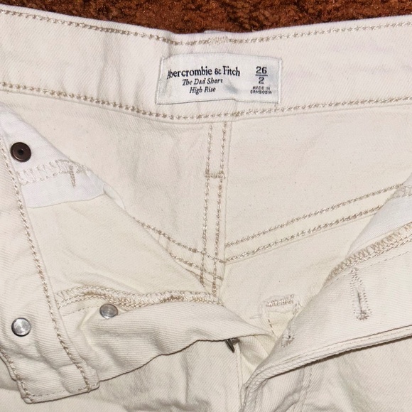 Abercrombie High Rise Dad Short Frayed Hem Button Fly in Cream Neutral Sz 26 - Picture 5 of 5